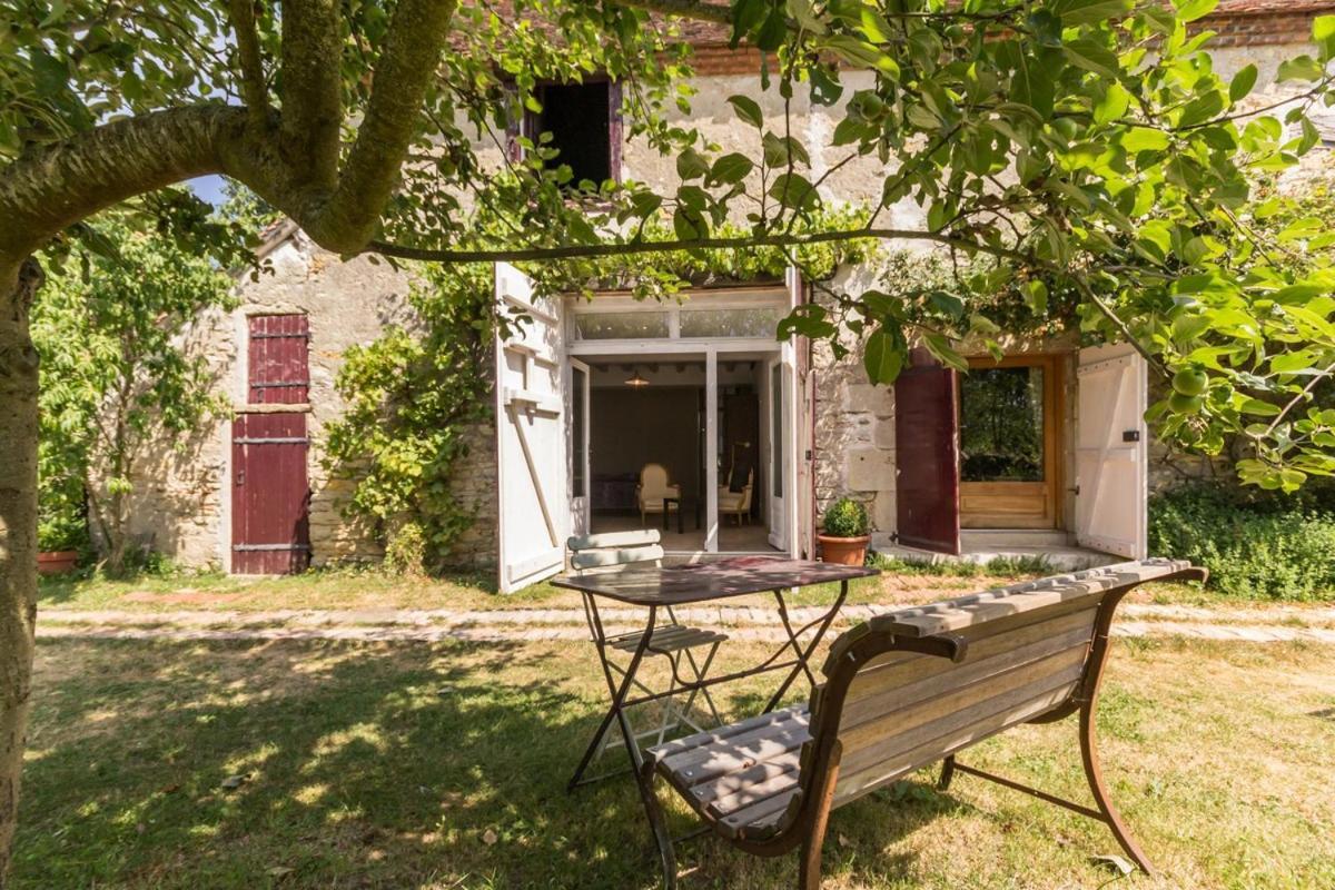 Bed and Breakfast La Thibaude - Livry Livry  Экстерьер фото