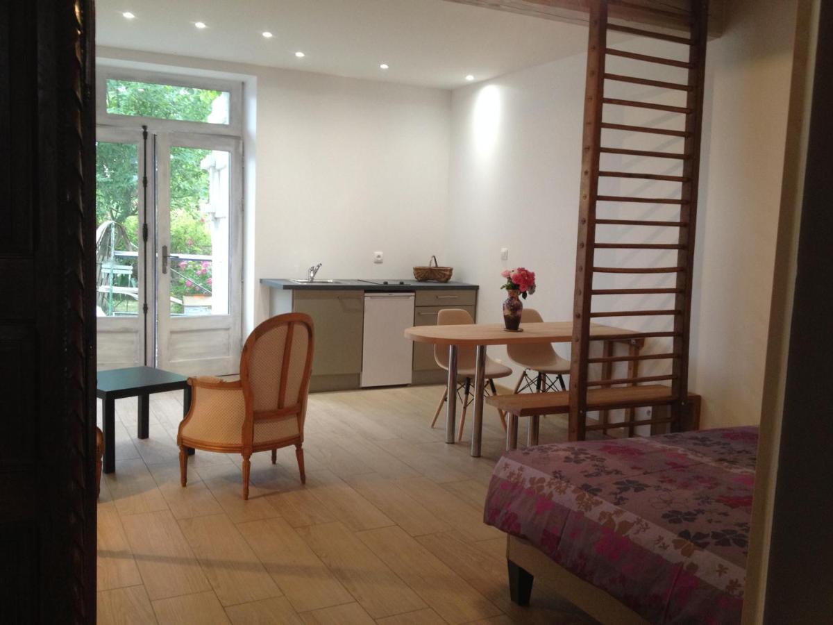 Bed and Breakfast La Thibaude - Livry Livry  Экстерьер фото