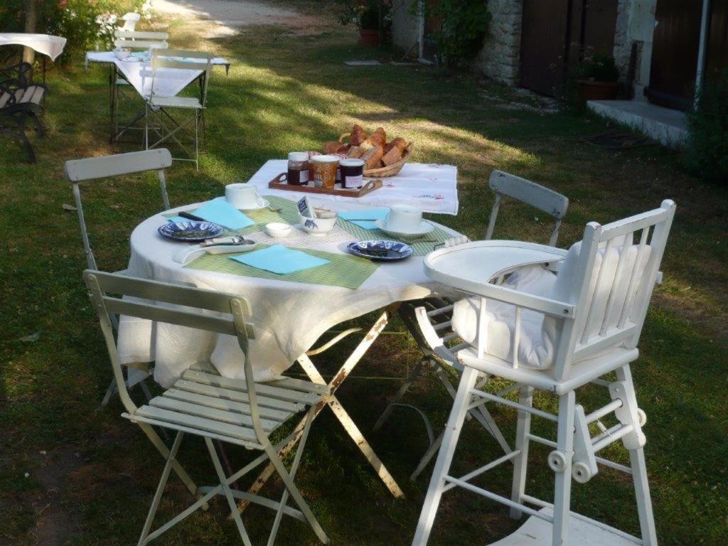 Bed and Breakfast La Thibaude - Livry Livry  Экстерьер фото