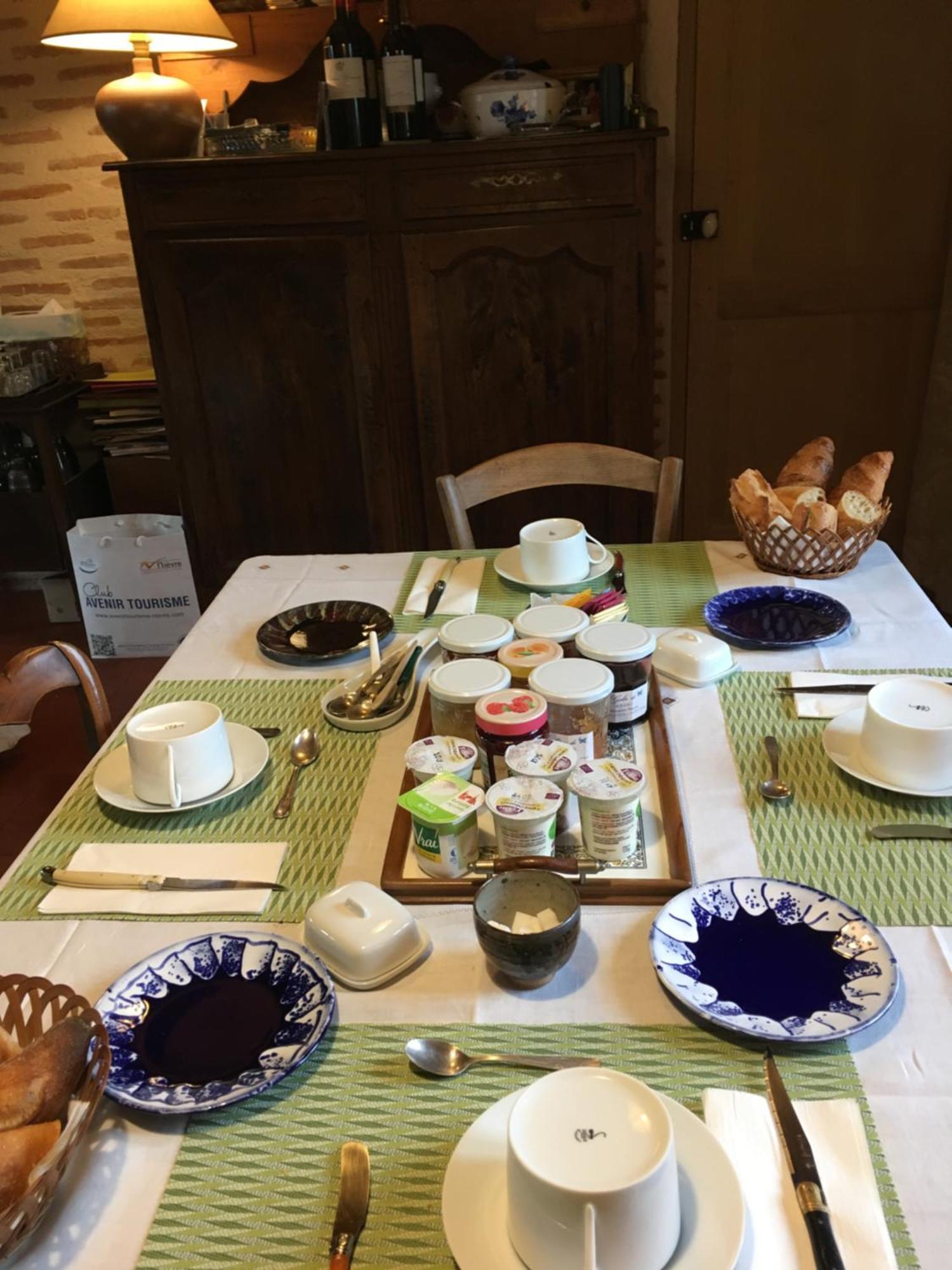 Bed and Breakfast La Thibaude - Livry Livry  Экстерьер фото